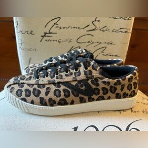 Women’s Tretorn Leopard Canvas Sneaker Size 9